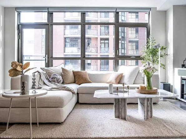 118 King St E #716, Hamilton, ON L8N 0A9