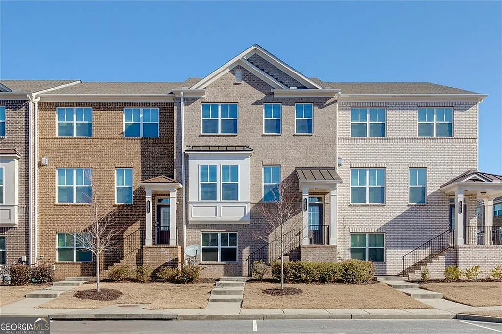4 bed, 3.5 bath, 2347 sqft, $2,700 — Photo 1