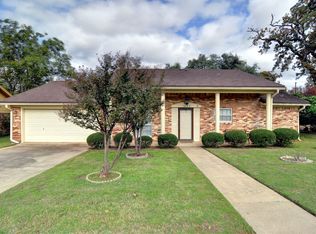 1693 Dickerson Dr, Pantego, TX 76013