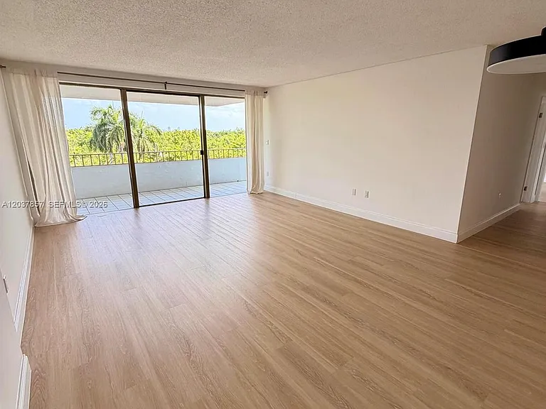 155 Ocean Lane Dr #504 — Photo 2