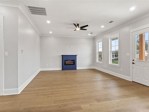 5th image of 6141 Mandeville St