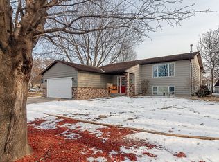 2420 Northridge Dr, North Mankato, MN 56003