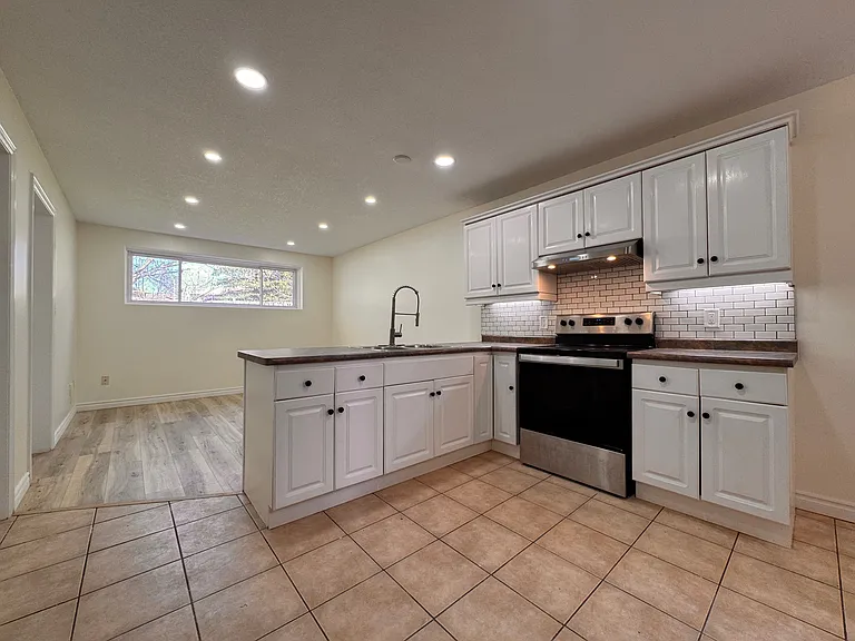4 Smetana Dr #B — Photo 6