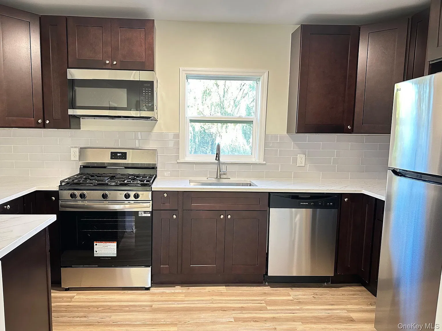 3 bed, 1.0 bath, 1292 sqft, $2,500 — Photo 2