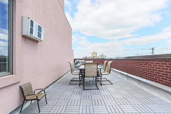 Sold by Momentum Real Estate LLC | media 31