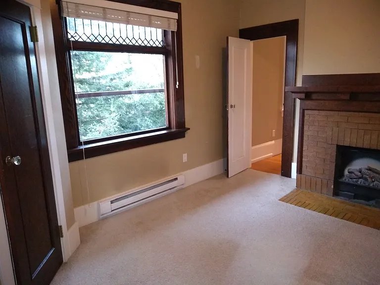 4850 Connaught Dr — Photo 6