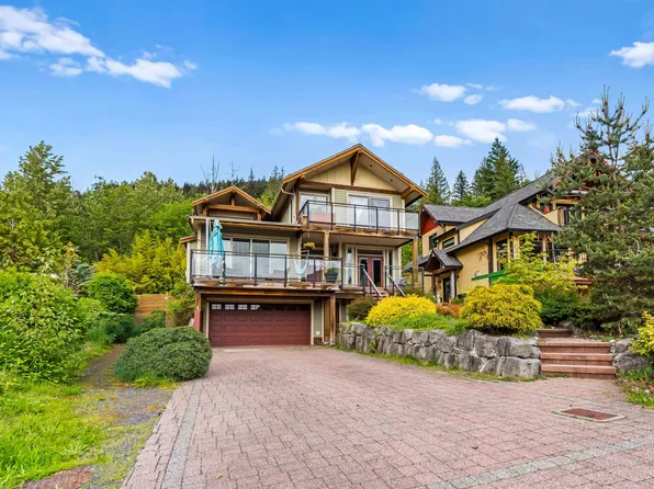 915 Thistle Pl, Britannia Beach, BC V0N 1J0