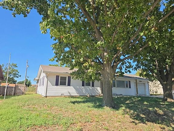 3rd image of 311 N Hunton Rd