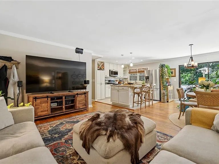 2172 Jonathon Ln NE — Photo 5
