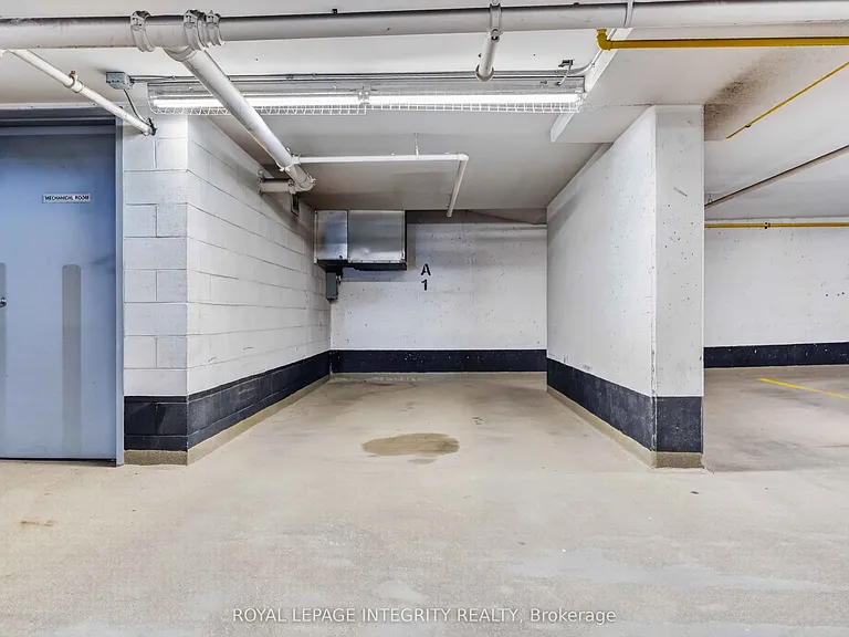180 York St #909 — Photo 28