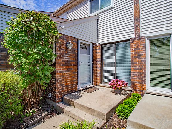 3rd image of 250 W Wimbolton Dr