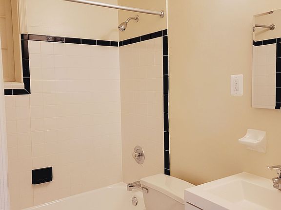 4th image of 403 E Luray Ave #66