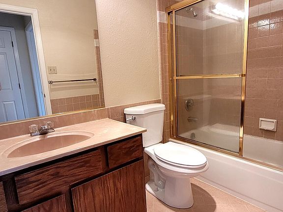 3rd image of 1109 Vicente St #201