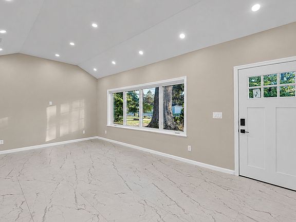 4th image of 7 Surrey Rd