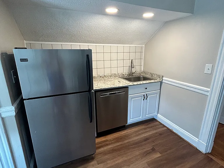 6 Laurel St #3 — Photo 11