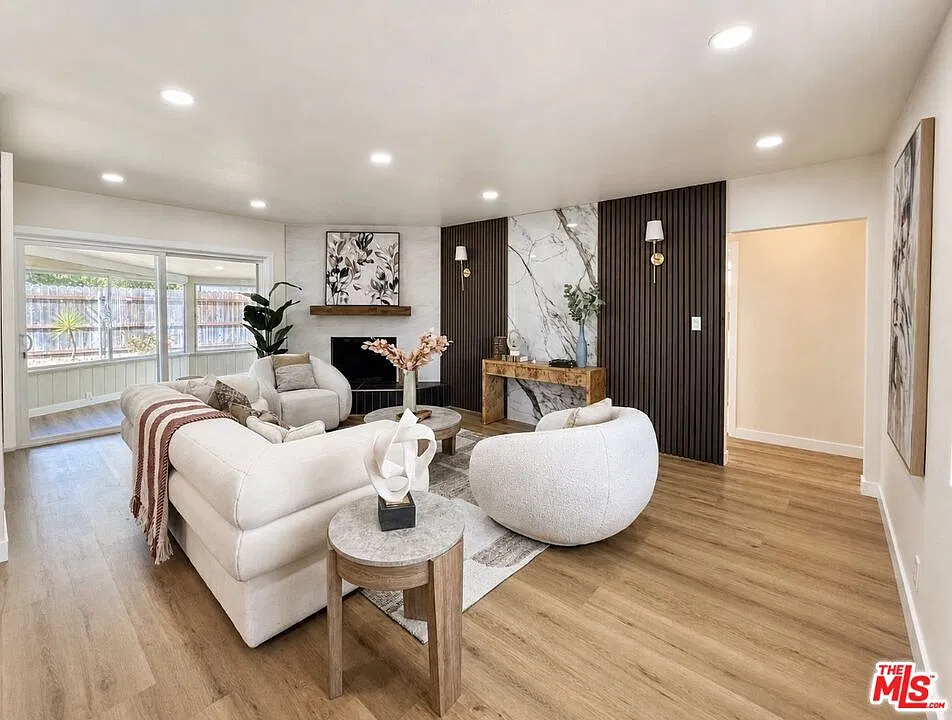 2 bed, 2.0 bath, 1180 sqft, $3,950 — Photo 4