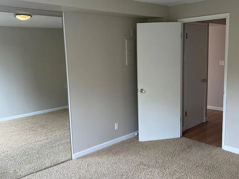 2020 Building — Photo 25