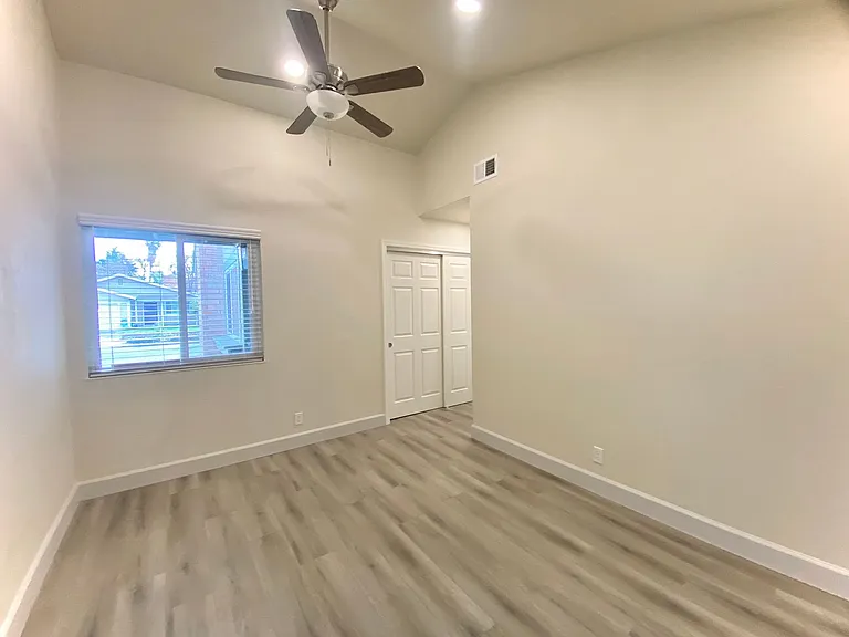34323 Russell Ct — Photo 10