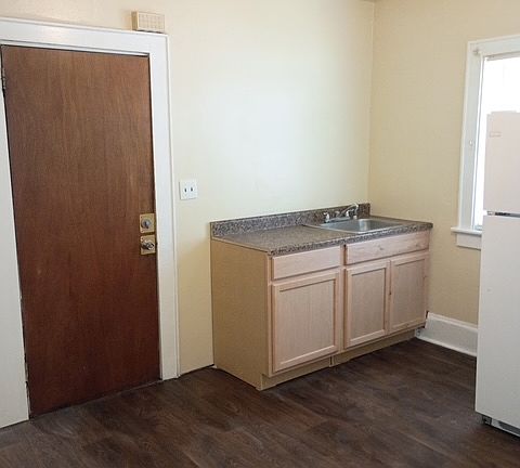 2nd image of 5233 W Lisbon Ave #2
