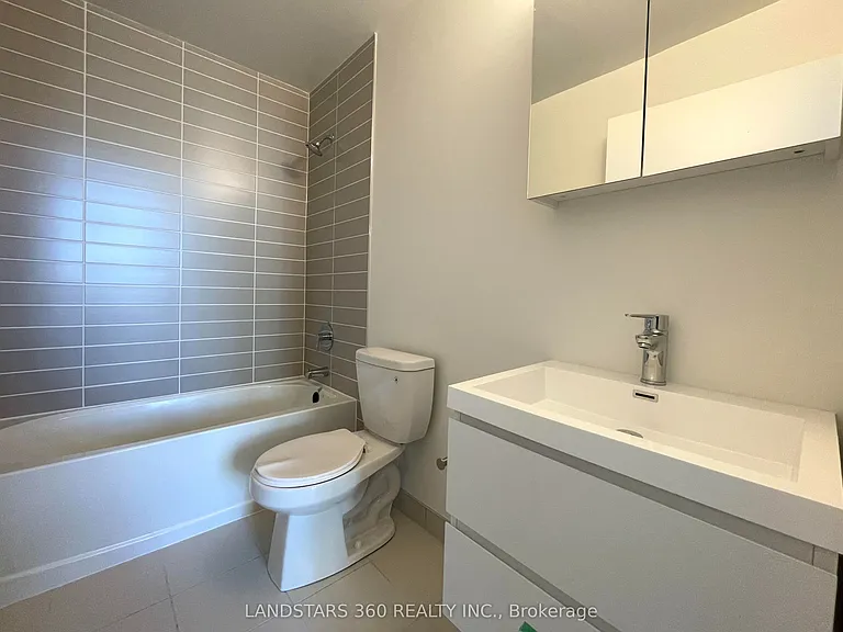 292 Verdale Cross #1017 — Photo 10