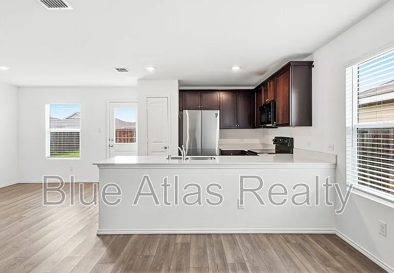 510 Olmstead Dr — Photo 6