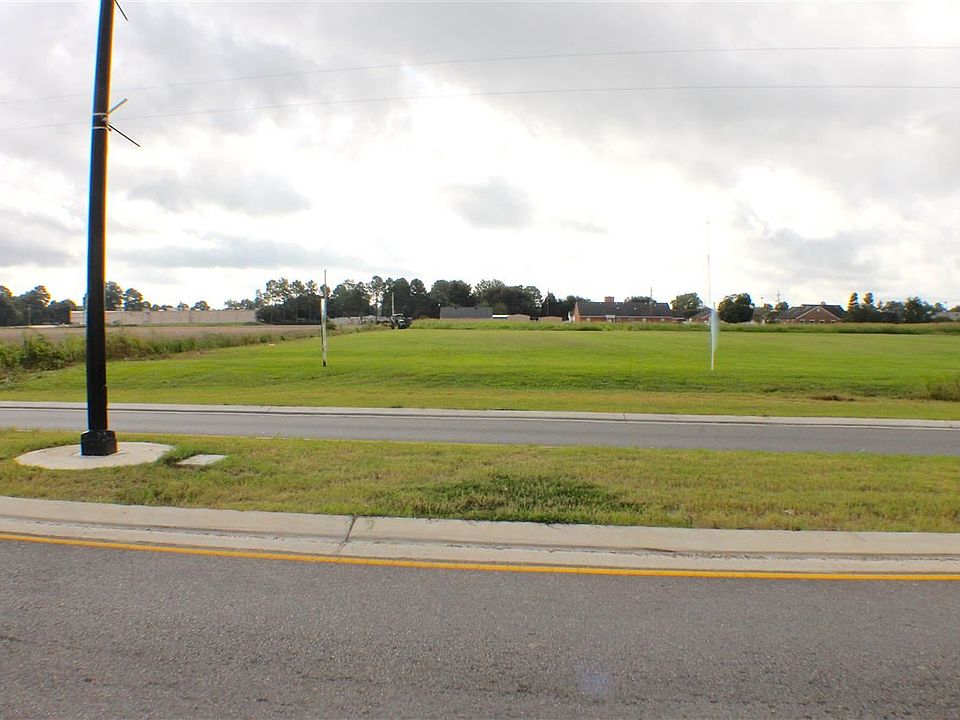 2nd image of 2105 Memorial Blvd