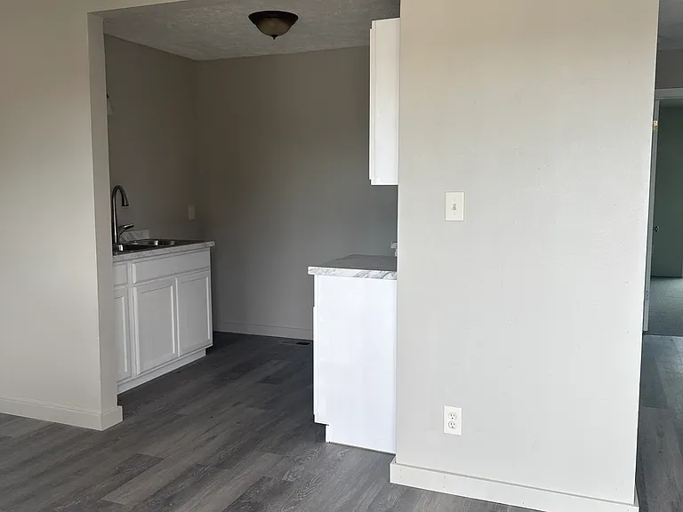 908 E 17th Ave — Photo 2