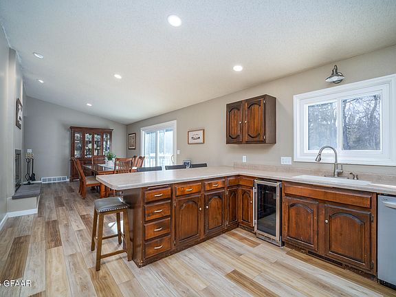 5th image of 6300 Lake Dr