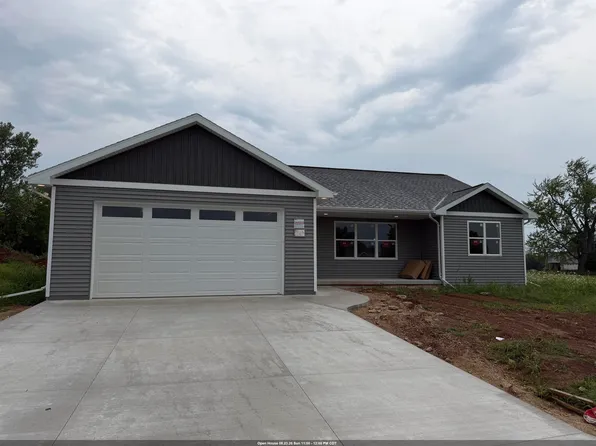 530 Riverview Dr, Berlin, WI 54923