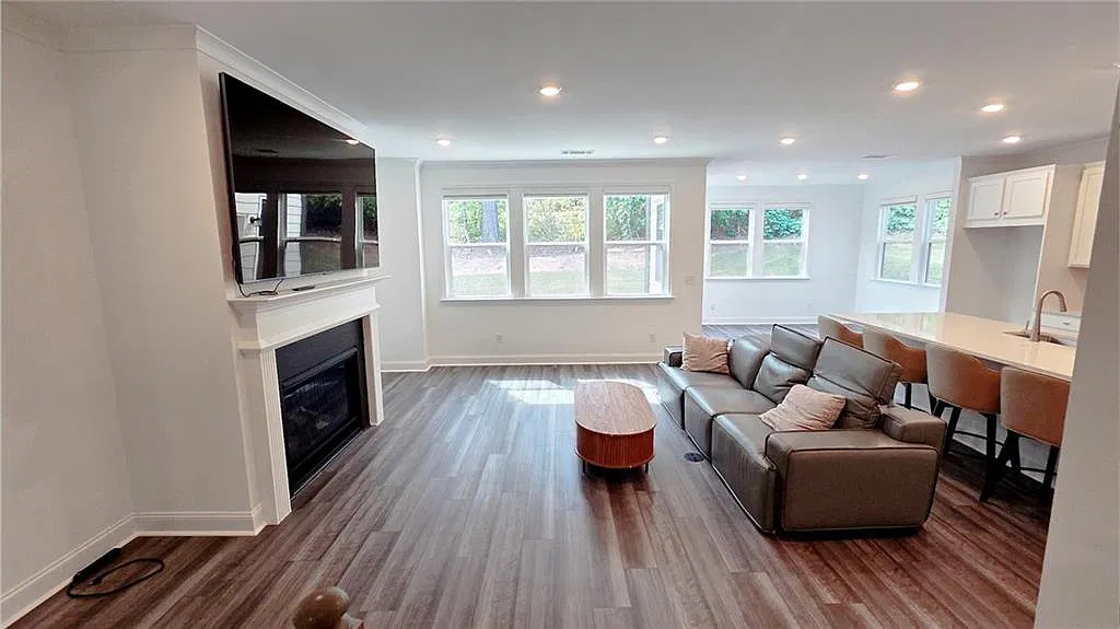 5 bed, 4.5 bath, 3591 sqft, $2,950 — Photo 4