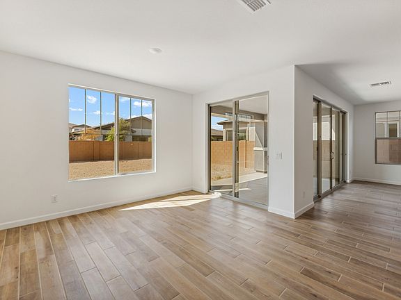 Estrella Crossing - Diamond Interior Image 7