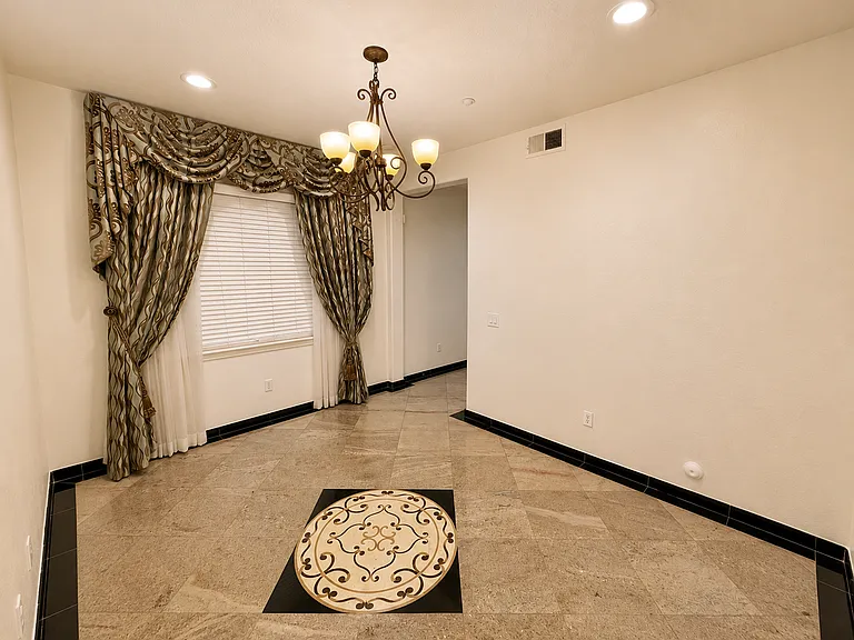 621 Marbella Ct — Photo 15
