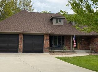 1324 SW Wintergreen Ln, Blue Springs, MO 64015