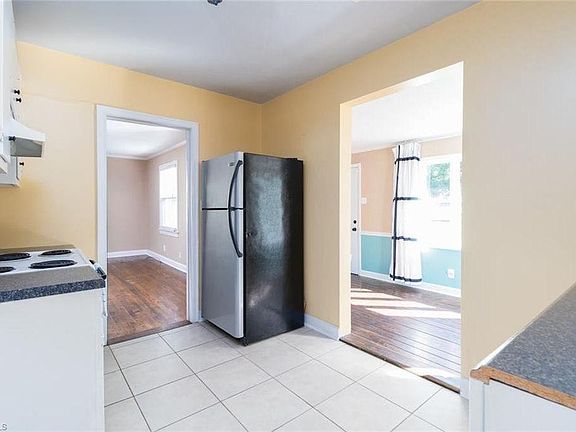 3rd image of 2703 Shady Lawn Dr