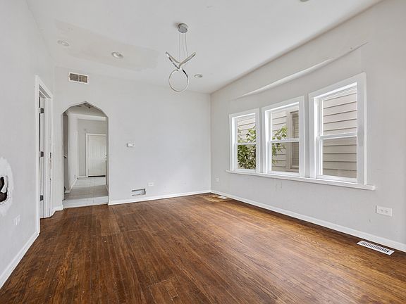 4th image of 1508 W 72nd St