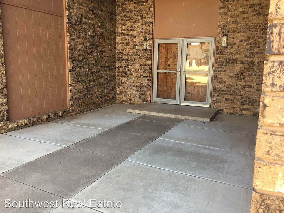1st image of 301 Diamondhead Dr