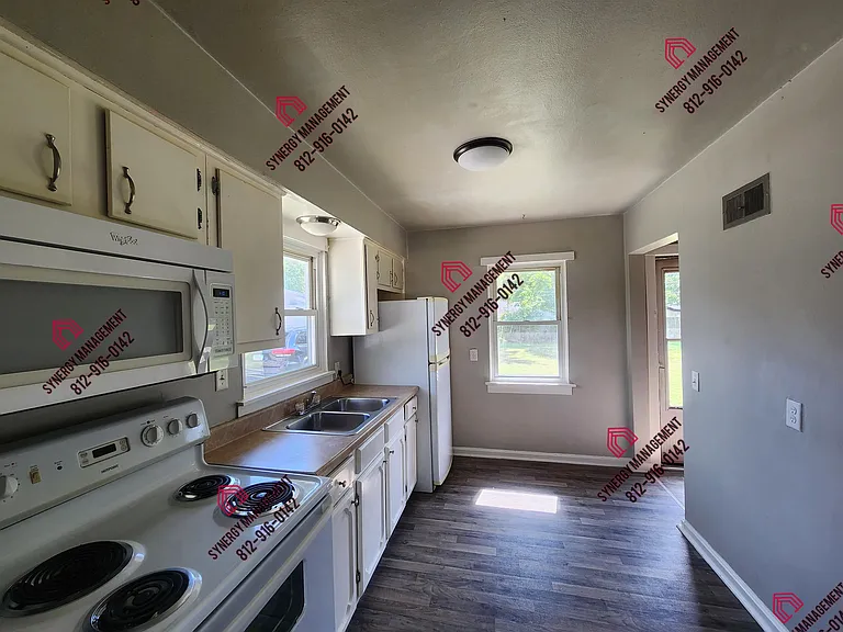 2051 Covert Ave #B — Photo 4