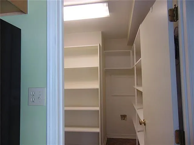 3605 Elgin St — Photo 7