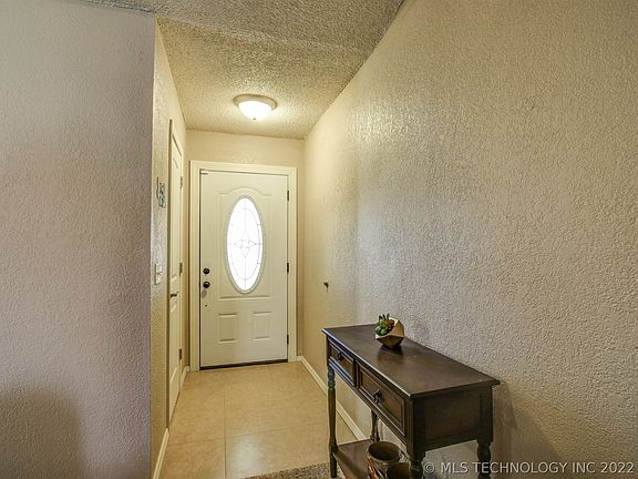 3rd image of 611 E 135th Pl