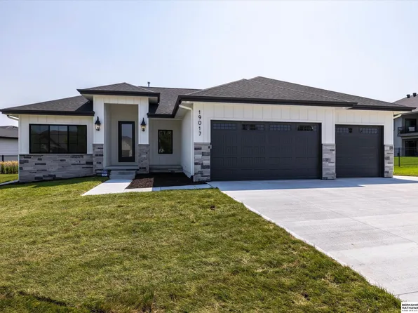 19017 Acorn Dr, Gretna, NE 68028