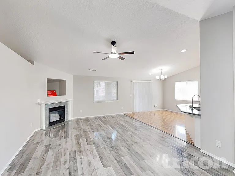 2419 NE 164th Ave — Photo 3