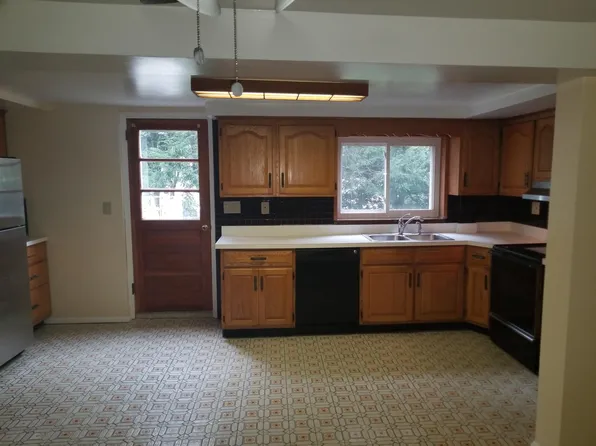 1579 Summit St, Yorktown Heights, NY 10598