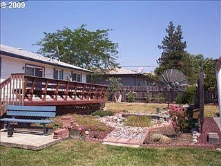 2nd image of 1122 SE Riverside Dr