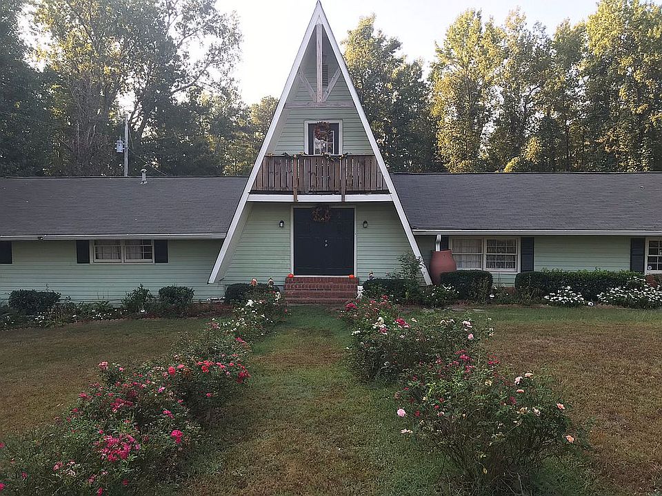 2nd image of 93 Higgins Rd