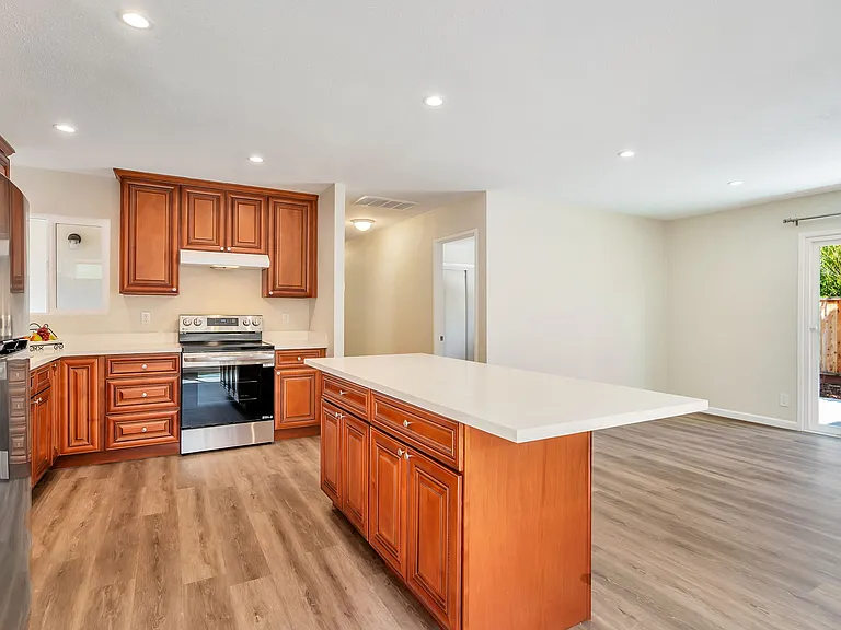 1581 Willowdale Dr — Photo 8