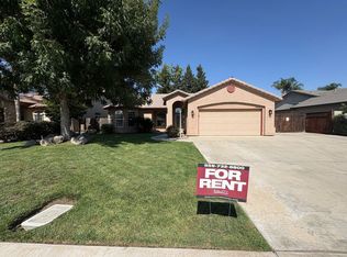 1016 E Arlen Ave, Visalia, CA 93292