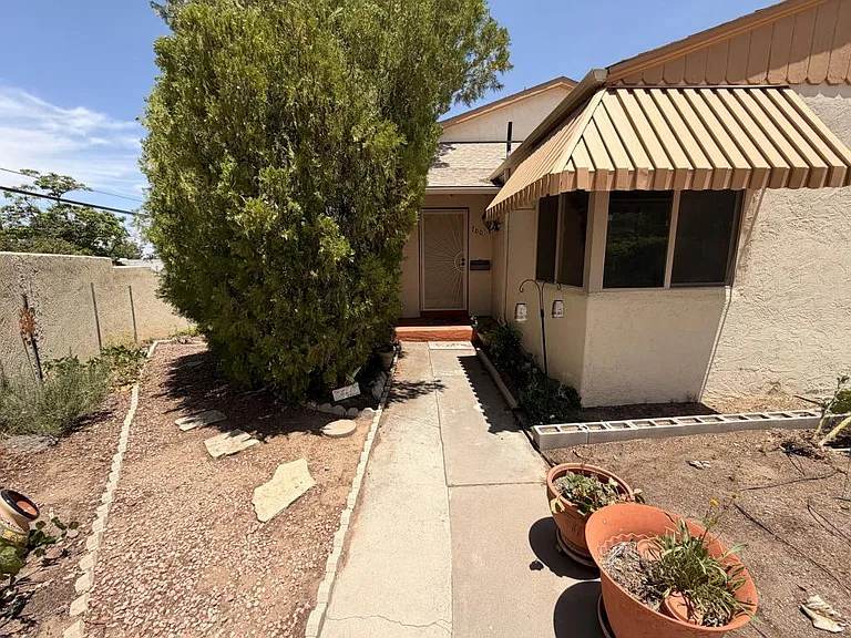 700 Solano Dr SE — Photo 5