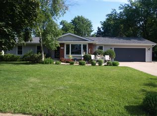 3337 Canterbury Ln, Janesville, WI 53546