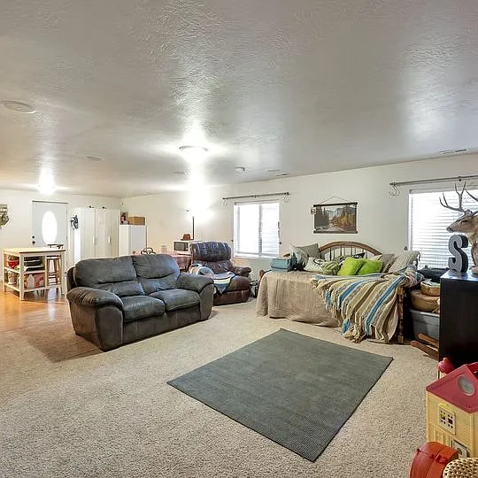 4005 E Comanche St — Photo 3