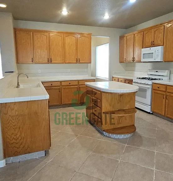 571 Zurich Dr — Photo 19
